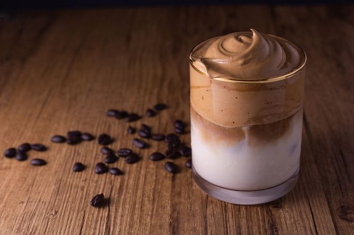 Cara Bikin Dalgona Coffee Yang Masih Jadi Favorit Banyak Orang
